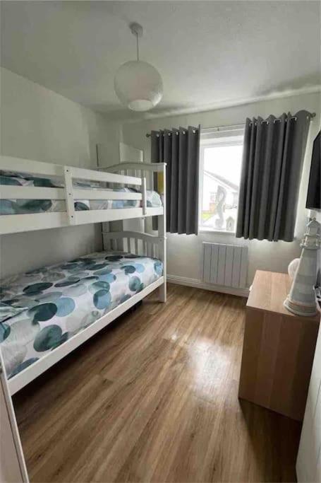 Holiday home Ty Glan Y Mor *